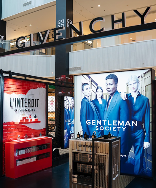 Givenchy l'interdit — Production and execution