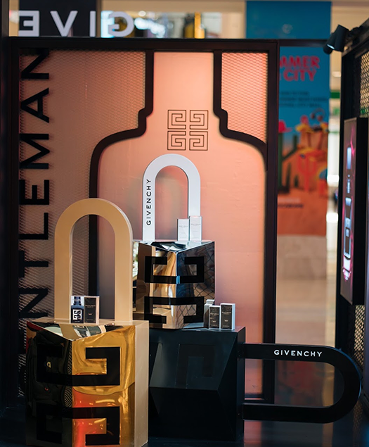 Givenchy l'interdit — Production and execution