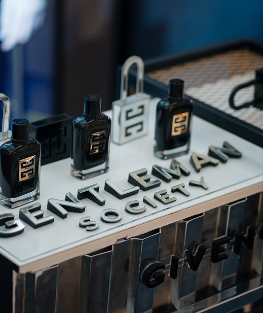Givenchy l'interdit — Production and execution